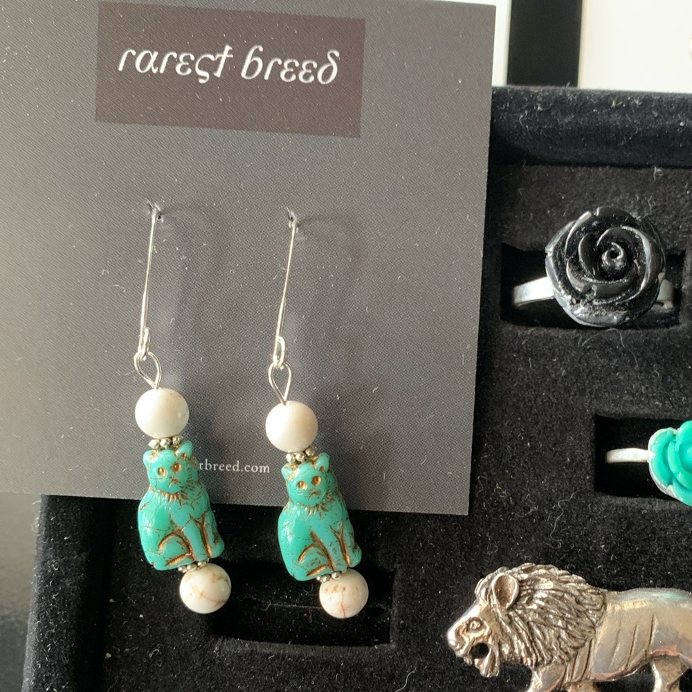 NWT magnesite cat earrings